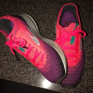 Women’s Brooks Levitate 2 (Size 9)